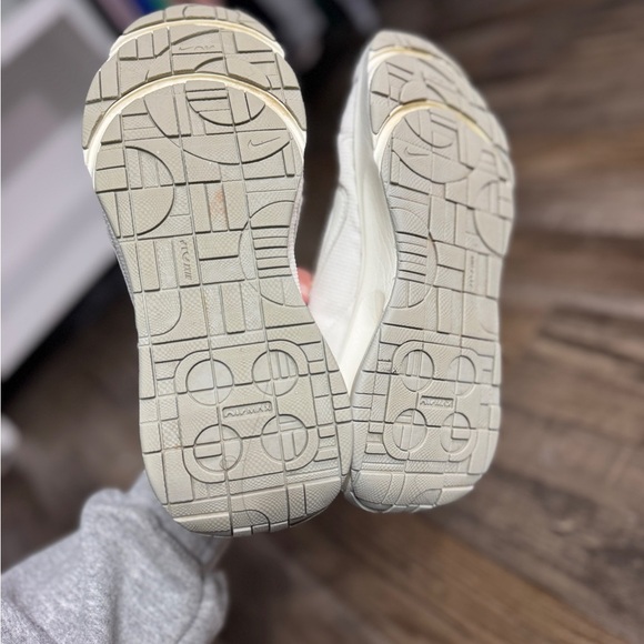 Nike Air Max Sneakers Women’s 6.5 | Cream / Ivory Athletic Shoes - Picture 5 of 6